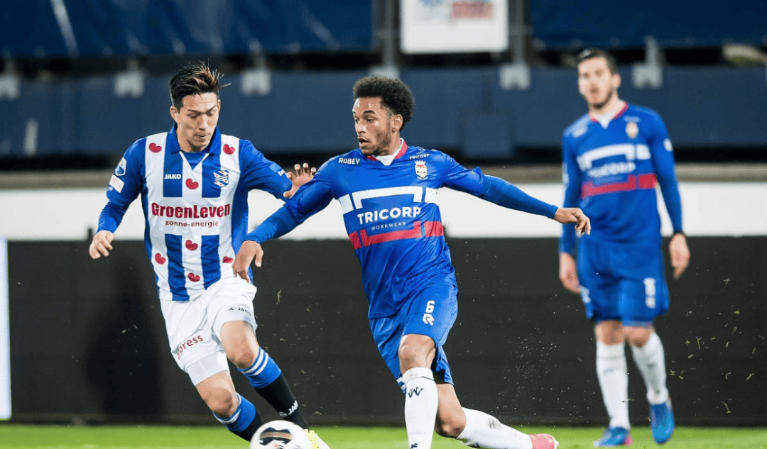 前锋脚下 前锋脚下