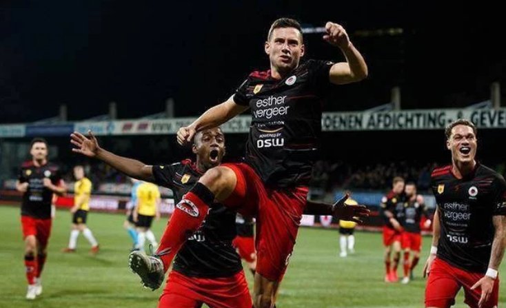 岁的年龄仍 岁的年龄仍