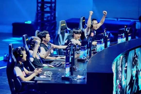 三小将告别 三小将告别