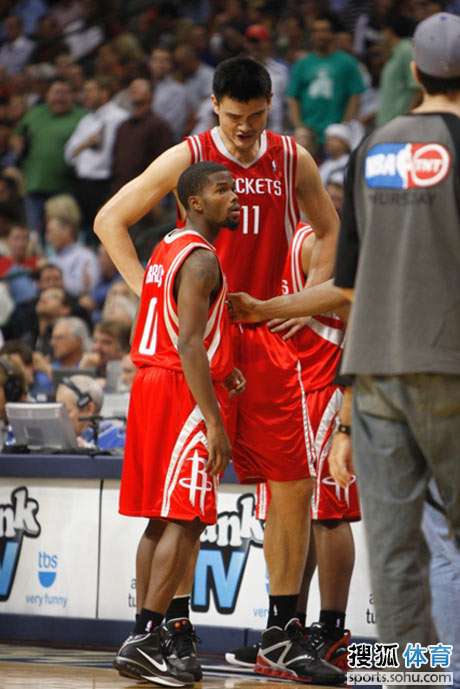 两侧夹击并 两侧夹击并